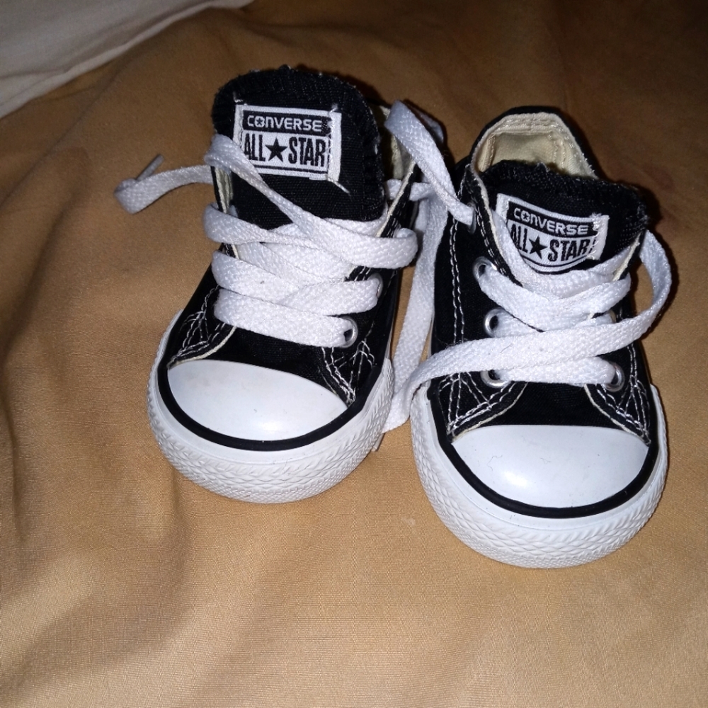 Boys toddler size 4 Converse